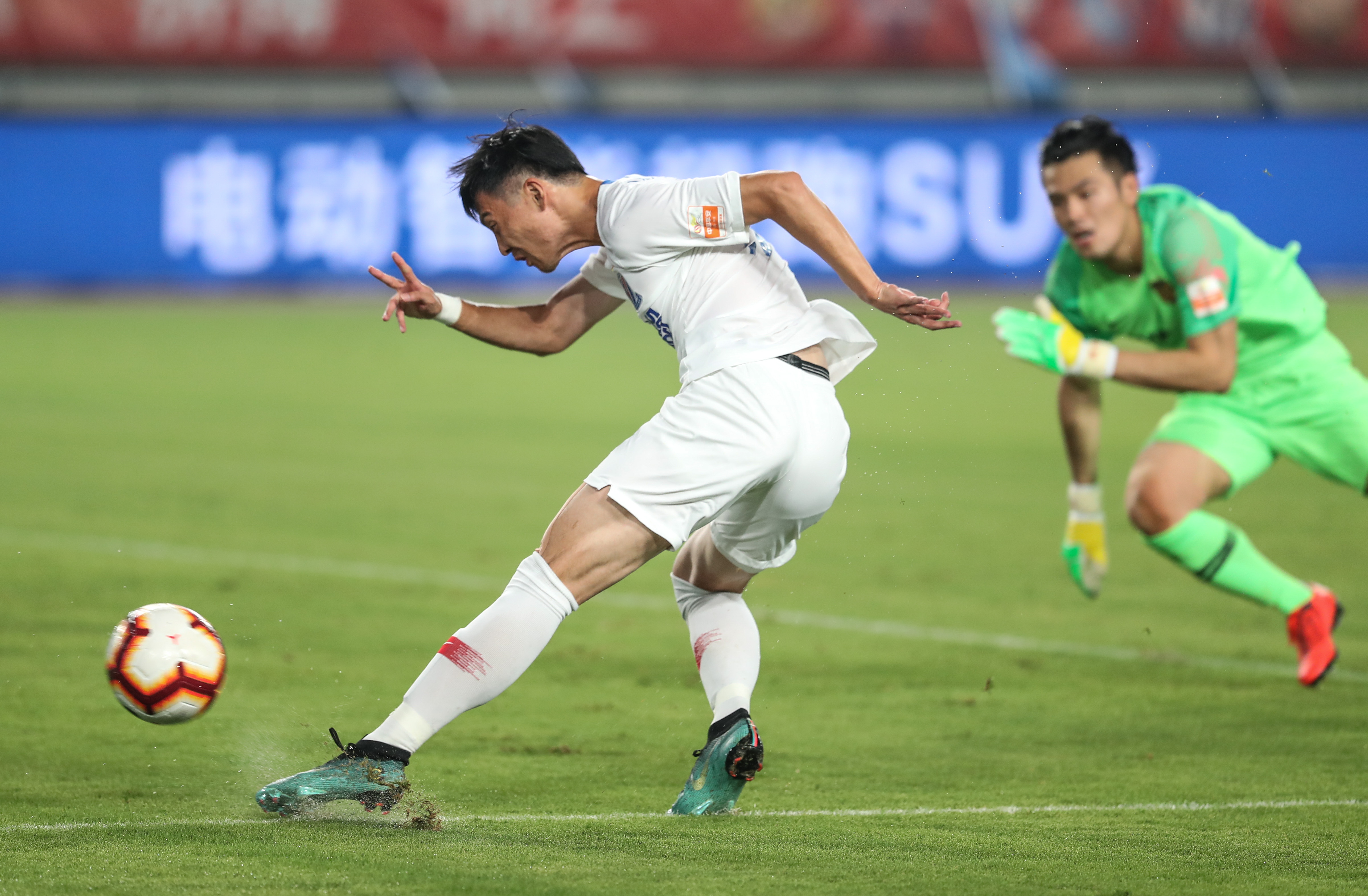 苏宁客场-逆转申花，贺惯神奇绝杀，连续六连胜！的简单介绍