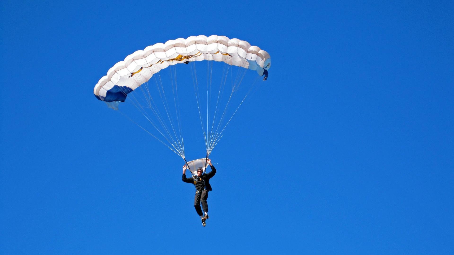 羽坛震撼夜，印尼队战术碾压丹麦，郑思维状态火热成全场焦点
